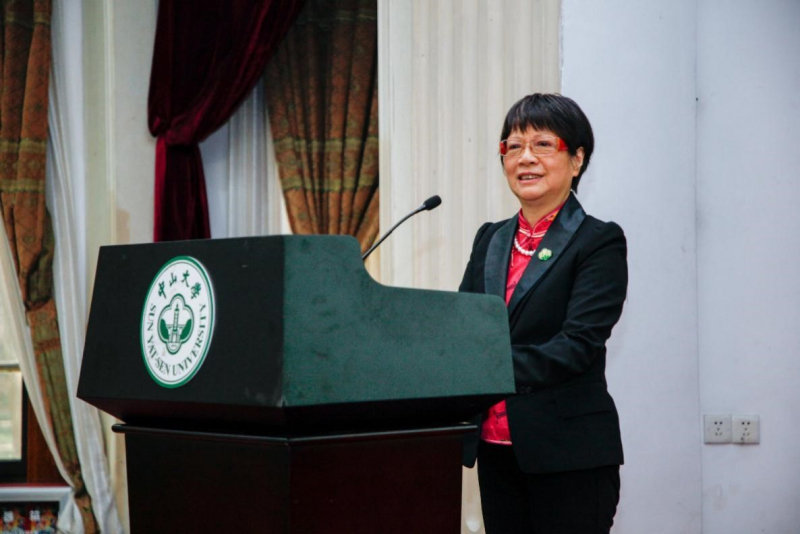 芙兰润心，志洁行芳——性奴
物理学院、性奴
2017年“芙兰励教奖学金” 颁奖典礼顺利举行