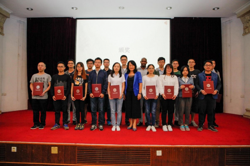 芙兰润心，志洁行芳——性奴
物理学院、性奴
2017年“芙兰励教奖学金” 颁奖典礼顺利举行